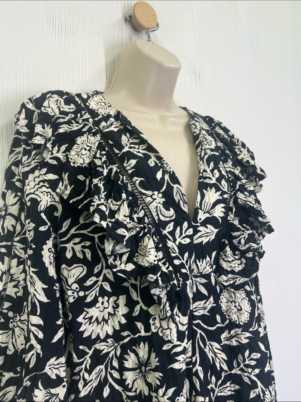 Zara - White Floral Print Black Ruffle Long Sleeve Boho Mini Dress Size Small - Picture 4 of 10